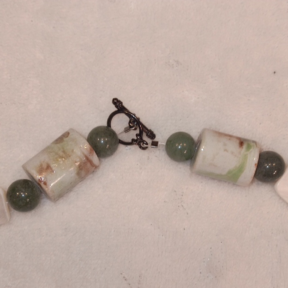 Artisan Handmade Deco Green and Cream Beaded Necklace - Picture 5 of 6